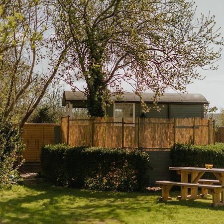 Othery Little England Retreats - Cottage, Yurt And Shepherd Huts מראה חיצוני תמונה