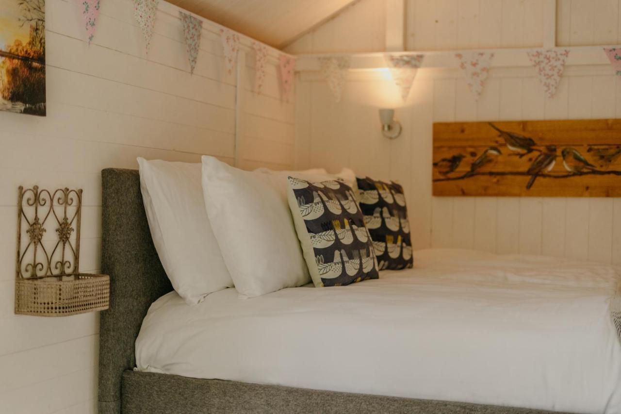 Othery Little England Retreats - Cottage, Yurt And Shepherd Huts מראה חיצוני תמונה