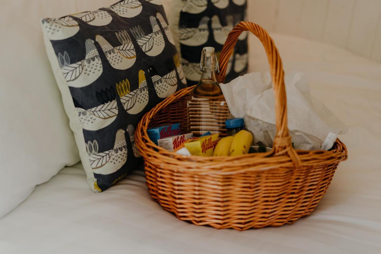 Othery Little England Retreats - Cottage, Yurt And Shepherd Huts מראה חיצוני תמונה